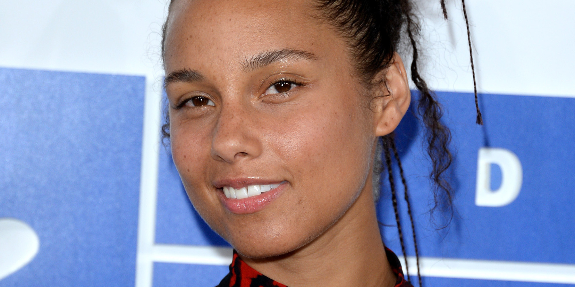 Alicia Keys Is Keeping True To Her #NoMakeup Pledge At The 2016 MTV VMAs