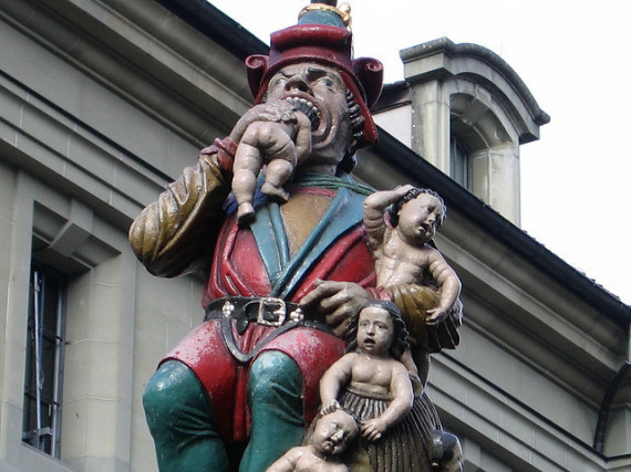 تمثال آكل الأطفال