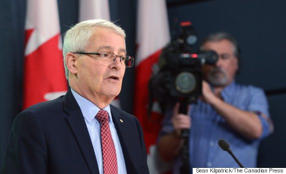 Marc Garneau Introduces New Passenger Bill Of Rights