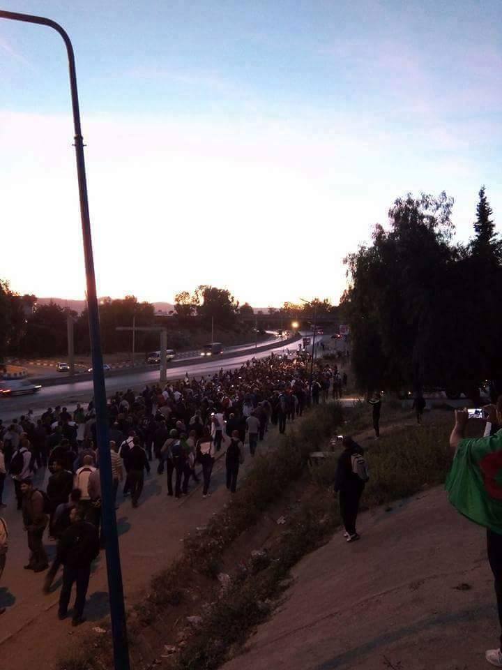 manifestants bloqués sur autoroute