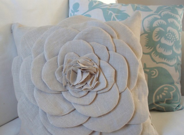 DIY Mother's Day Gifts: A Pretty Little Flower Pillow | HuffPost