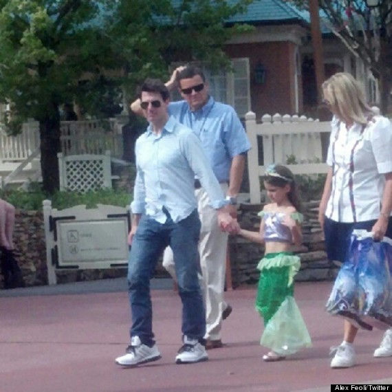 tom cruise suri cruise disney world