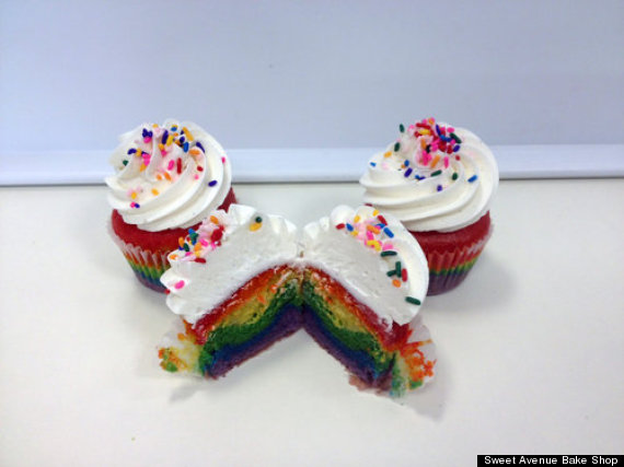 rainbow pride cake 1