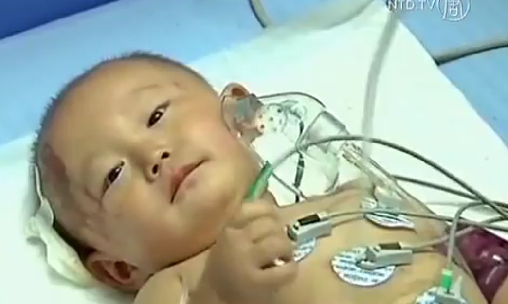baby girl rescued sinkhole china