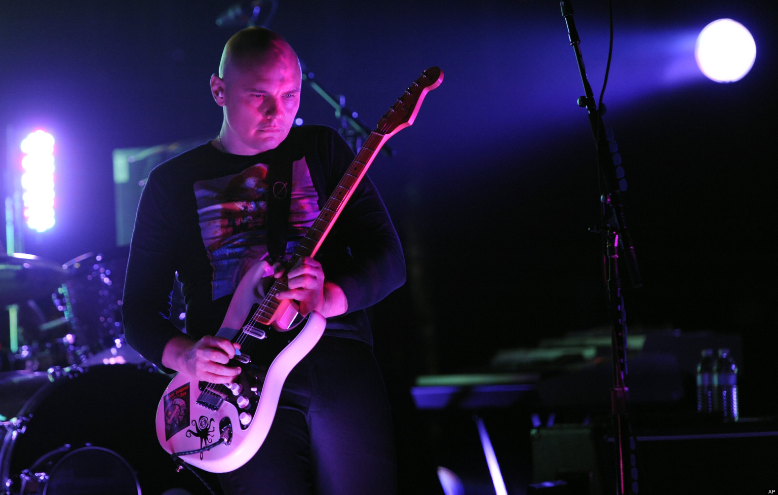 Smashing Pumpkins Stage Clothes Stolen Tweets Billy Corgan | HuffPost