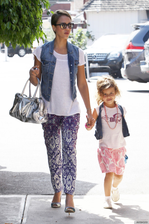 Jessica Alba And Daughter Honor Dress In Matching Outfits Photo Huffpost