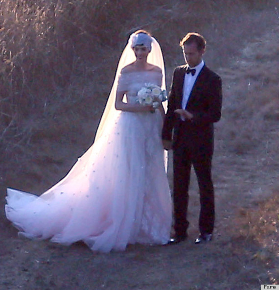 anne hathaway wedding