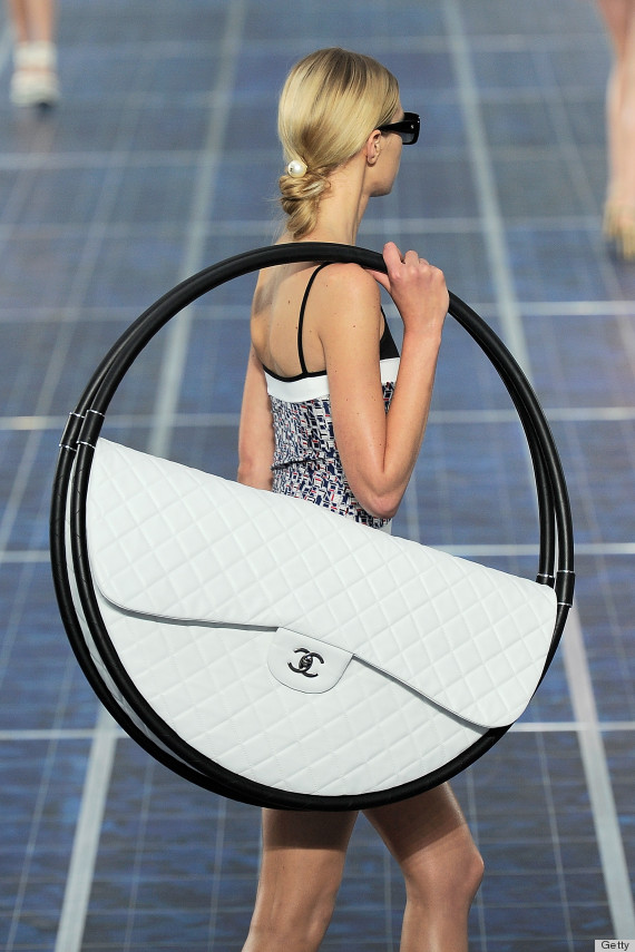 Karl Lagerfeld's Newest Chanel Bag Looks Like A Hula-Hoop, Y'All (PHOTOS) |  HuffPost Life
