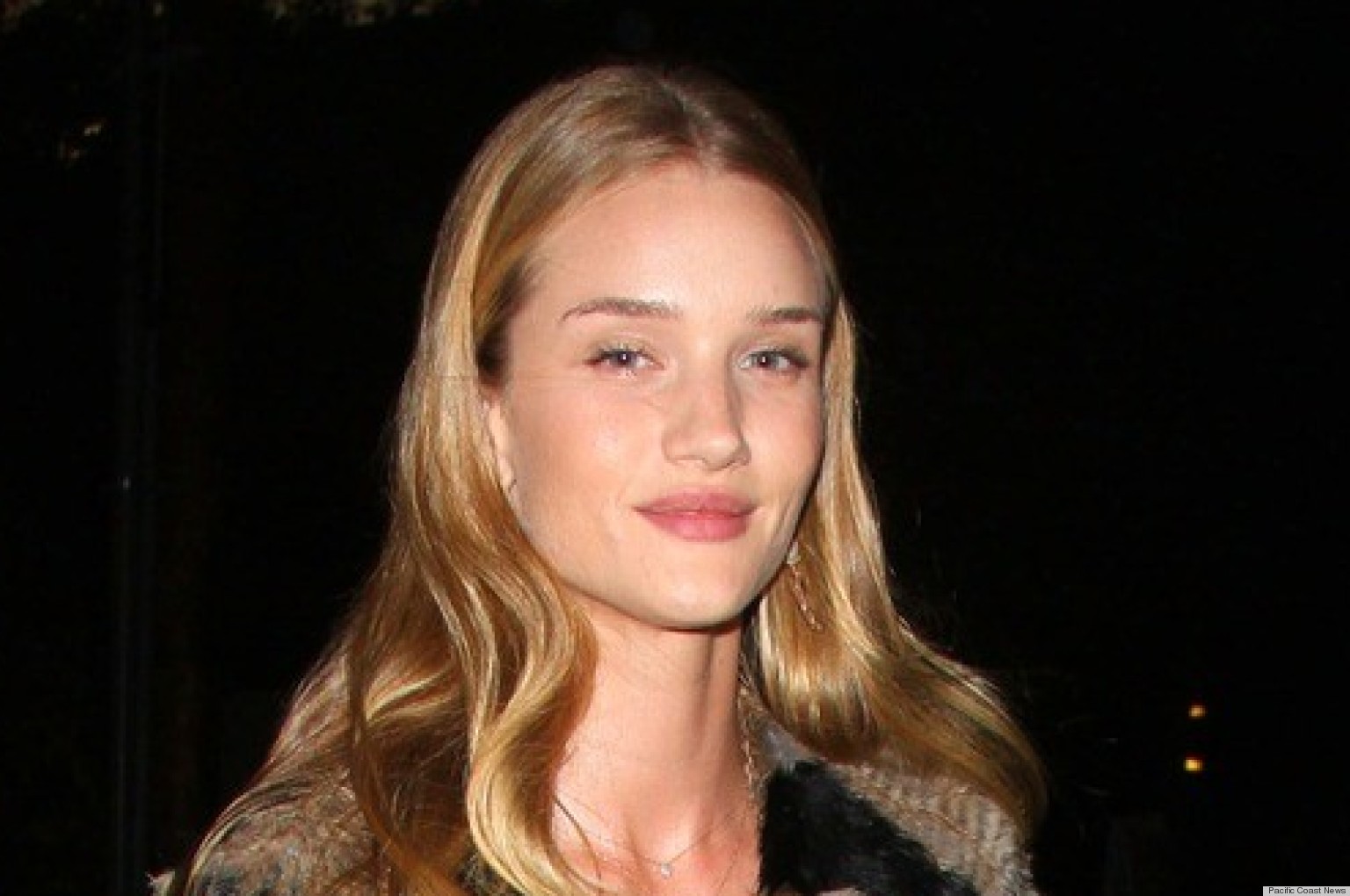 Rosie Huntington-Whiteley Looks Cozy In A Furry Jacket (PHOTO) | HuffPost