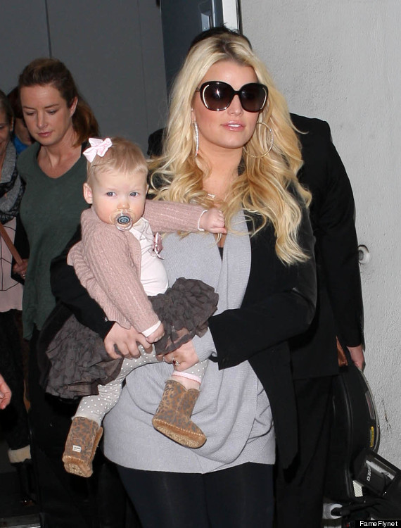 Pregnant Jessica Simpson Steps Out With Daughter Maxwell