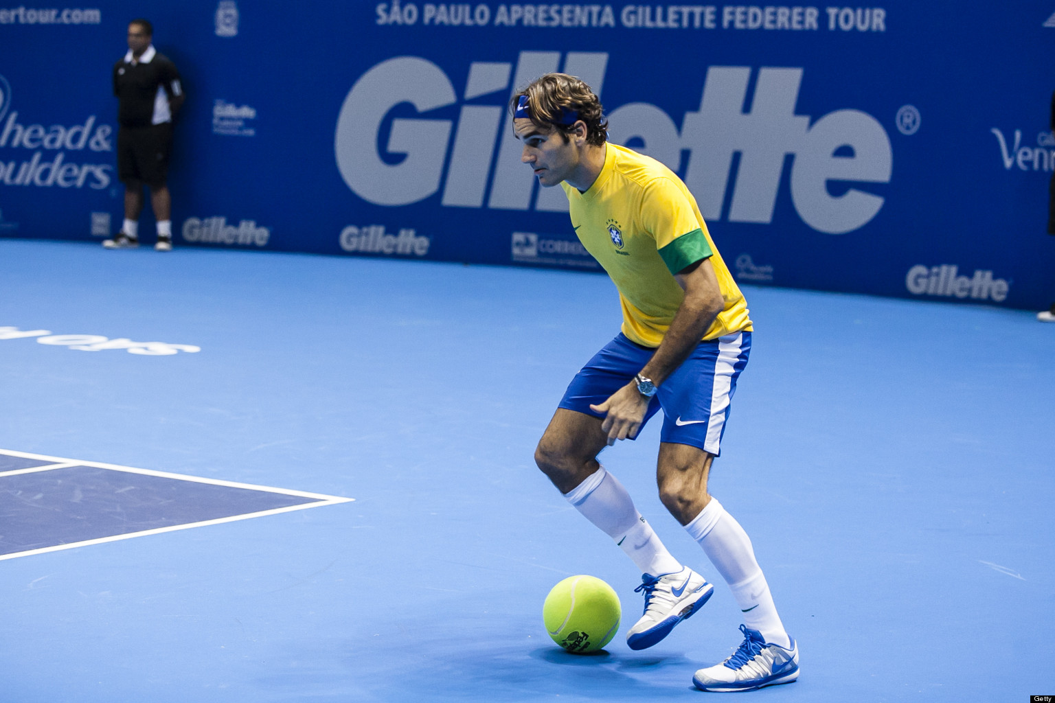 Roger Federer Shows Off Football Skills In Brazil (VIDEO) | HuffPost UK