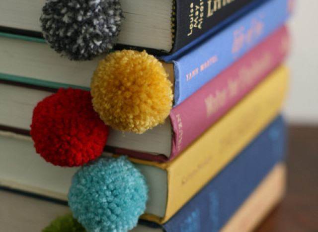 pom pom bookmark