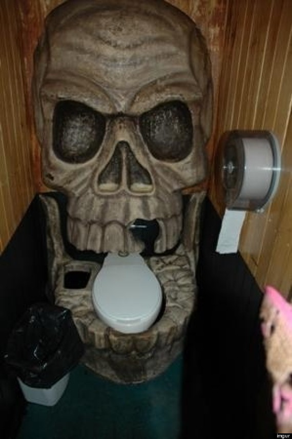 skull toilet