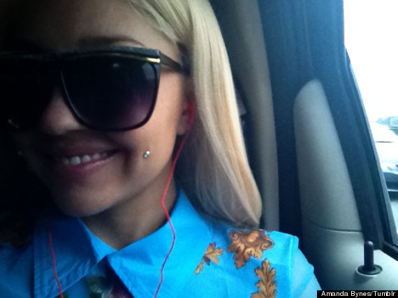 amanda bynes cheek piercing