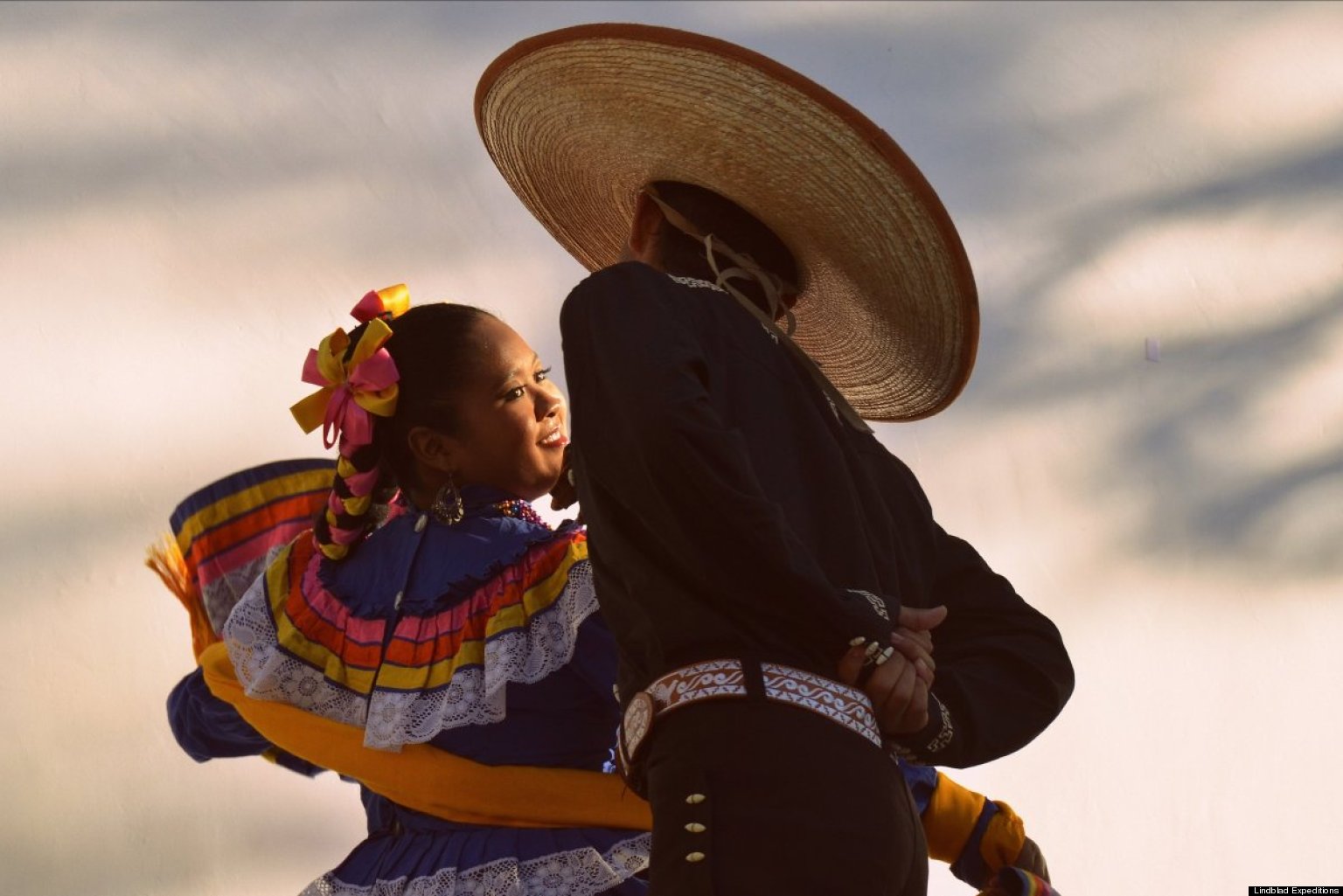 What Is The Jarabe Tapatio Dance