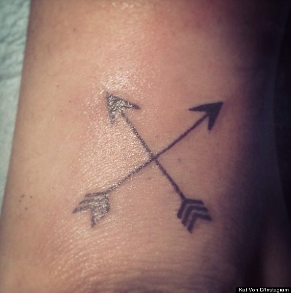 Miley Cyrus' New Tattoo: Singer Gets Inked By Kat Von D | HuffPost